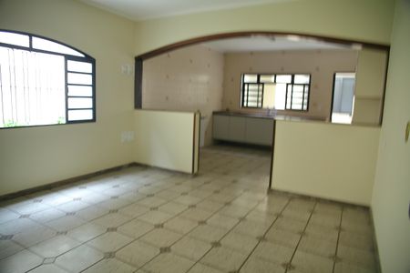 Casa à venda com 185m², 3 quartos e 2 vagasCopa/Cozinha 