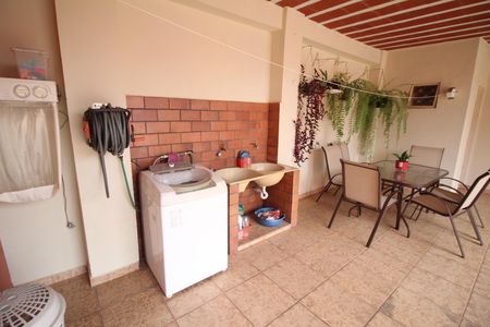 Casa à venda com 280m², 3 quartos e 4 vagasÁrea de Serviço