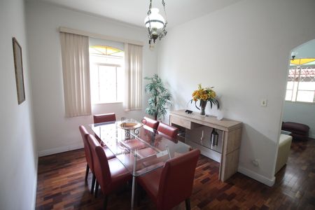 Casa à venda com 280m², 3 quartos e 4 vagasCopa