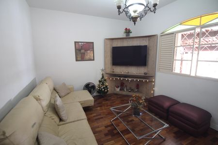 Casa à venda com 280m², 3 quartos e 4 vagasSala