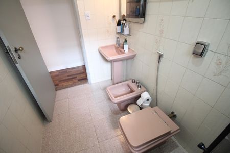 Casa à venda com 280m², 3 quartos e 4 vagasBanheiro