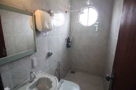 Casa à venda com 280m², 3 quartos e 4 vagasBanheiro 2