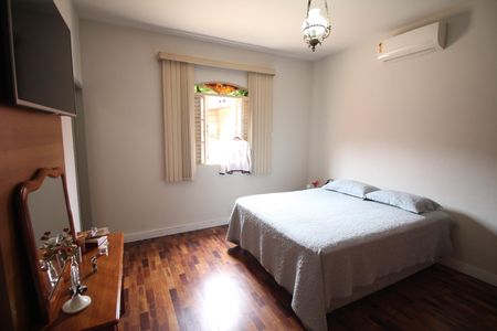 Casa à venda com 280m², 3 quartos e 4 vagasQuarto 2