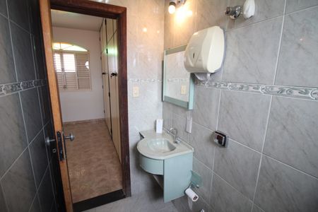 Casa à venda com 280m², 3 quartos e 4 vagasBanheiro 2
