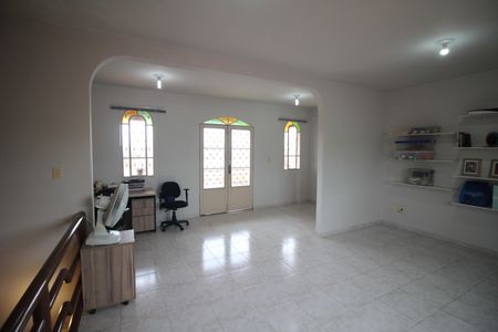 Casa à venda com 280m², 3 quartos e 4 vagasSala 2