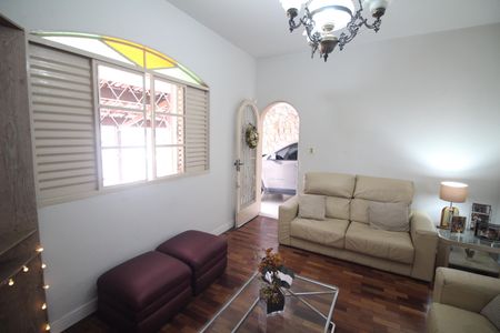 Sala de casa à venda com 3 quartos, 280m² em Eldorado, Contagem