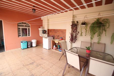 Casa à venda com 280m², 3 quartos e 4 vagasÁrea de Serviço