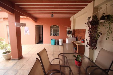 Casa à venda com 280m², 3 quartos e 4 vagasÁrea de Serviço