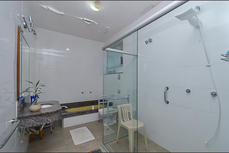 Apartamento à venda com 241m², 4 quartos e 2 vagasBanheiro Social