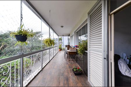 Apartamento à venda com 241m², 4 quartos e 2 vagasVaranda