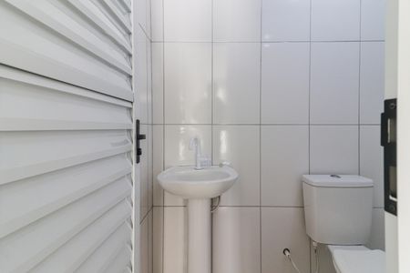 Banheiro de kitnet/studio para alugar com 1 quarto, 18m² em Jardim Bonfiglioli, São Paulo