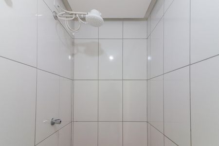 Banheiro de kitnet/studio para alugar com 1 quarto, 18m² em Jardim Bonfiglioli, São Paulo