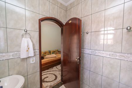 Casa à venda com 400m², 6 quartos e 4 vagasBanheiro do Quarto 4