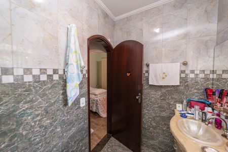 Casa à venda com 400m², 6 quartos e 4 vagasBanheiro do Quarto 5