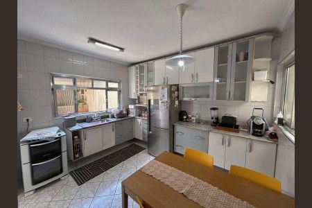 Casa à venda com 210m², 3 quartos e 6 vagas