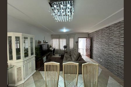 Casa à venda com 210m², 3 quartos e 6 vagas