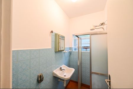 Casa para alugar com 150m², 3 quartos e 1 vaga Casa para alugar com 150m², 3 quartos e 1 vagaBanheiro Social 1