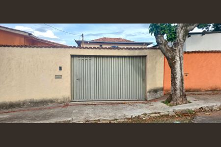 Casa para alugar com 180m², 4 quartos e 3 vagasFachada