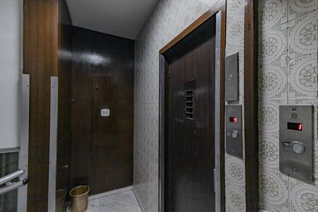 Apartamento à venda com 40m², 1 quarto e sem vagaElevador