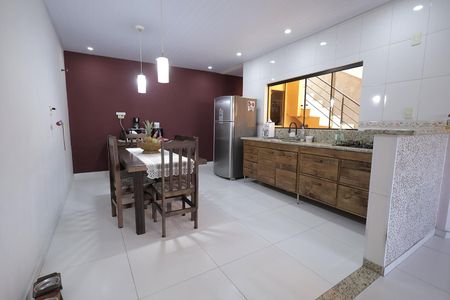 Casa à venda com 178m², 3 quartos e 2 vagasCozinha