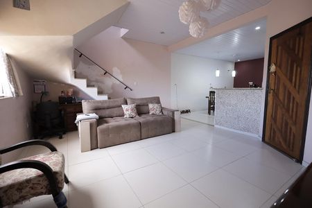 Casa à venda com 178m², 3 quartos e 2 vagasSala