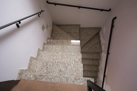 Casa à venda com 178m², 3 quartos e 2 vagasEscada