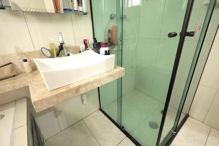 Casa à venda com 178m², 3 quartos e 2 vagasBanheiro Quarto Suíte 2