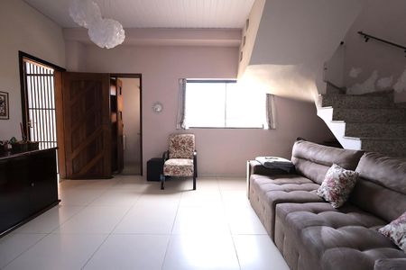 Casa à venda com 178m², 3 quartos e 2 vagasSala