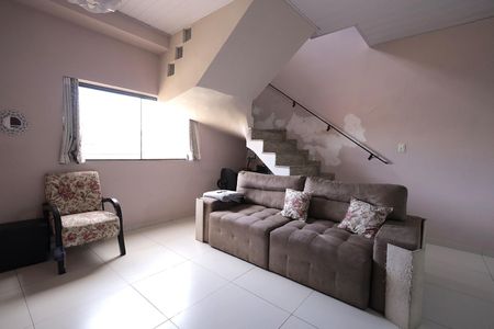 Casa à venda com 178m², 3 quartos e 2 vagasSala