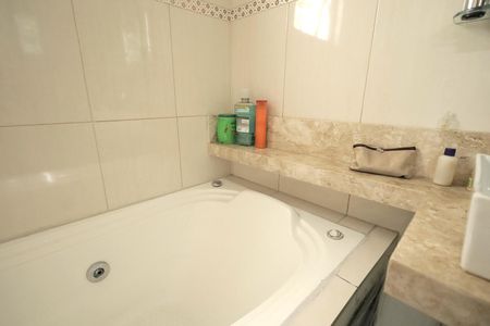 Casa à venda com 178m², 3 quartos e 2 vagasBanheiro Quarto Suíte 2