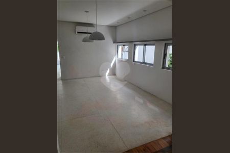 Casa à venda com 3 quartos, 345m² em Água Branca, São Paulo