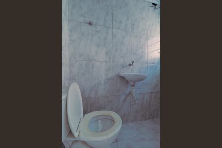 Banheiro  de casa para alugar com 1 quarto, 80m² em Vila Dalila, São Paulo