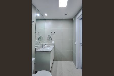 Banheiro de kitnet/studio para alugar com 1 quarto, 32m² em Vila Dom Pedro I, São Paulo
