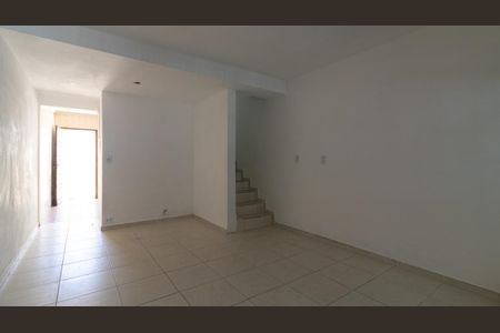 Sala de casa para alugar com 2 quartos, 72m² em Burgo Paulista, São Paulo