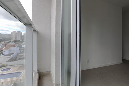 Apartamento para alugar com 49m², 2 quartos e 1 vaga Apartamento para alugar com 49m², 2 quartos e 1 vagaSala - Sacada
