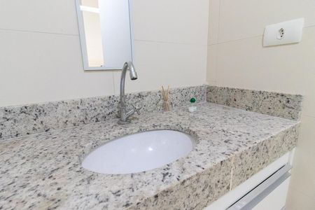 Apartamento para alugar com 92m², 2 quartos e 2 vagasDetalhe do banheiro social