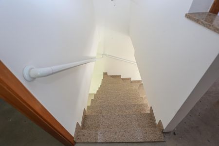 Casa à venda com 89m², 3 quartos e 2 vagasEscada