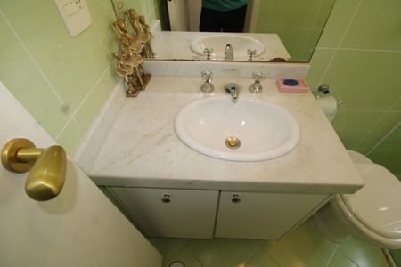 Casa à venda com 373m², 6 quartos e 4 vagasBanheiro 2