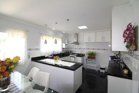 Casa à venda com 373m², 6 quartos e 4 vagasCozinha