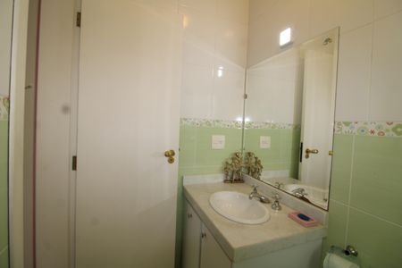 Casa à venda com 373m², 6 quartos e 4 vagasBanheiro 2