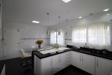 Casa à venda com 373m², 6 quartos e 4 vagasCozinha