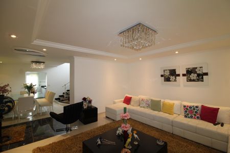 Casa à venda com 373m², 6 quartos e 4 vagasSala