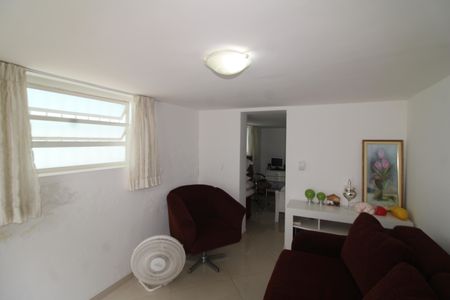 Casa à venda com 373m², 6 quartos e 4 vagasÁrea Comum - Sala