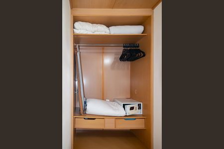 Apartamento à venda com 33m², 1 quarto e 1 vaga Apartamento à venda com 33m², 1 quarto e 1 vagaStudio closet