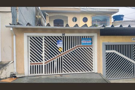 Casa à venda com 180m², 3 quartos e 2 vagasFachada