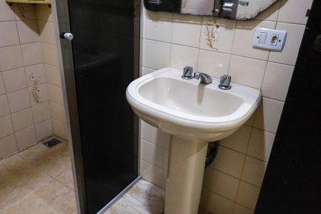 Casa à venda com 180m², 3 quartos e 2 vagasBanheiro