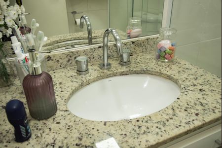 Apartamento à venda com 85m², 2 quartos e 2 vagasBanheiro da Suíte