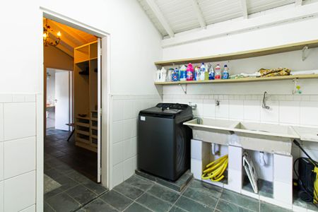 Casa para alugar com 280m², 4 quartos e 2 vagasÁrea de Serviço