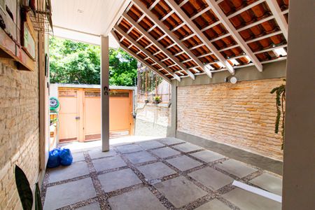 Casa para alugar com 280m², 4 quartos e 2 vagasEntrada