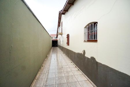 Casa para alugar com 465m², 6 quartos e 8 vagasCorredor lateral